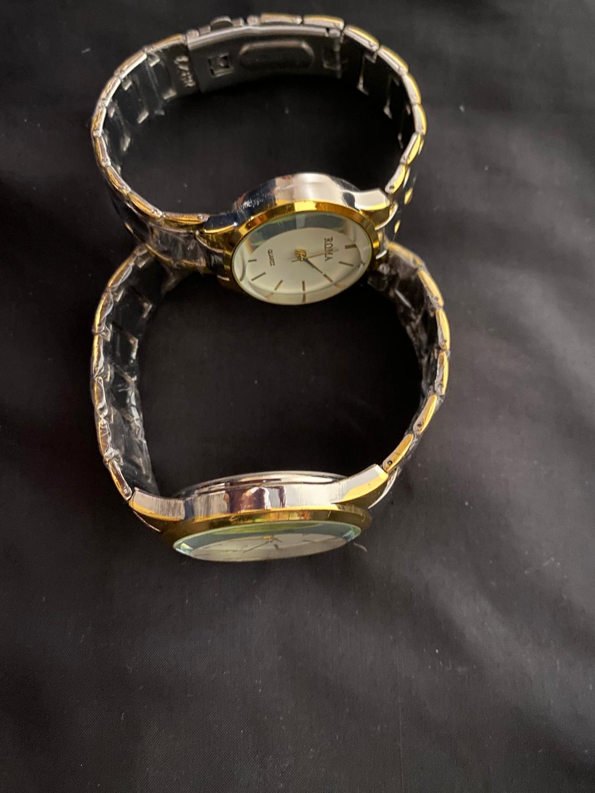 ROMA Quartz Couple Watch Set – Minimalist Gold & Silver Wristwatches